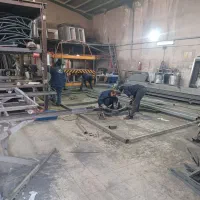 تعدادی جوشکار ماهر و نیمه ماهر