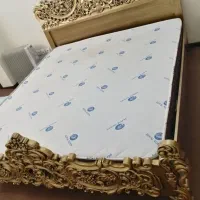 تخت خواب تشک دوعددپاتختی آیینه کنسول ساعت ایستاده