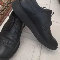 یک عدد کفش چرم سایز ۴۴سالم بدون پارگی کفی سالم
