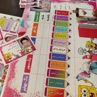 فنرزنی کتاب و برچسب پشت کتاب با چهره دانش آموز