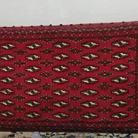 پشتی قرمز قدیمی