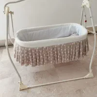 گهواره نوزاد در حد نو