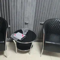 مبل چرمی استیل و میز شیشه ای