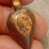 آویز هخامنشی خط میخی|کلکسیون اشیاء عتیقه|تهران, قنات‌کوثر|دیوار