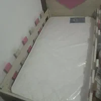 تخت بچه گانه در حد نو و کمد