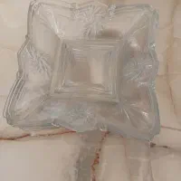 تعدادی ظروف شیشه‌ای