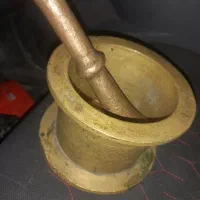 یک عدد هاون قدیمی بزرگ