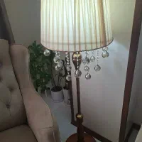 آباژور ایستاده