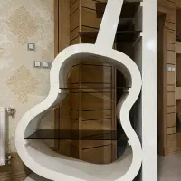ویترین و ساعت ایستاده
