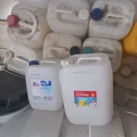 تعدادی دبه ۲۰ لیتری و ۱۰ لیتری تفت