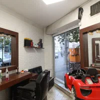 آرایشگر مردانه و وردست