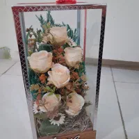 دکوری گل در شیشه