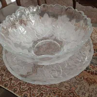 کاسه بشقاب سوگا ولیوان وتعدادی لوازم منزل