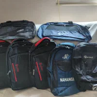 تعدادی کوله پشتی و کیف