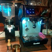 دستگاه اسپرسو ساز نیمه صنعتی در حد نو و آسیاب