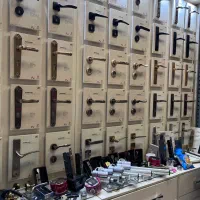 پخش قفل و دستگیره و یراق ساختمان