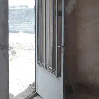 درب اهنی حیاط دولنگه شیشه چوب سقفی  فرش موکت گاز