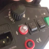 فلاش استودیو ۳۰۰ ژول ، بریل برقی ۴محور فون آتلیه