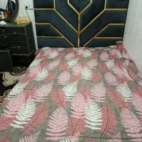 تختخواب همراه با تشک و میز