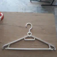 ۶ تا ۲۴تومان چوب لباسی محکم وبادوام دست دوم|بندرخت و رخت‌آویز|قزوین, |دیوار