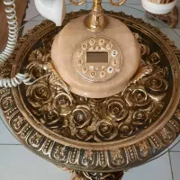 تلفن و میز تلفن