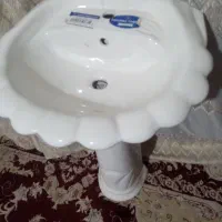 روشویی کوچک باپایه کاملا سالم نو خوشگل