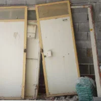 درب حیاطی سالم بدون پوسیدگی.همراه باچهار چوب