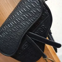 ست کیف و کفش و‌مانتو و شال|کیف، کفش، کمربند|اصفهان, باغ دریاچه|دیوار