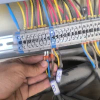 مهندس برقکار (رفع عیب و اتصالی) صنعتی ساختمانی