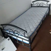 تخت فرفورژه با تشک رویال و کفی تخت و میز ارایش