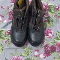 یک جفت کفش ایمنی برق سایز۴۲