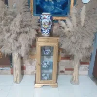 دو عدد گلدان کنار سالنی