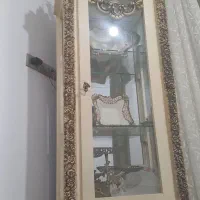 یک عدد بوفه و یک عدد ساعت ایستاده