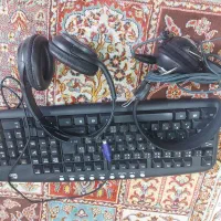 کیبورد و ۲عدد هدفون
