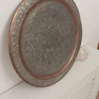 سینی مسی قدیمی ۹۰ ساله باغ گل سیمرغ و آهو|کلکسیون اشیاء عتیقه|تهران, مهران|دیوار