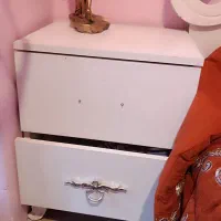 دو عدد باکس دو کشویی بهمراه یک عدد صندلی کوچک