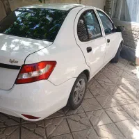 ساینا سفید