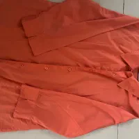 تعدادی لباس زنانه در حد نو