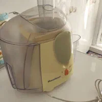 آبمیوه گیری سفید نیازمند تعمیر