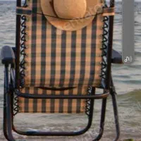 کارگر ساده در تولید صندلی مسافرتی