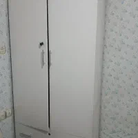 کتابخانه و کمدلباس