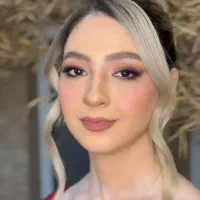 میکاپ‌ و شنیون ۸۵۰