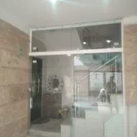 شیشهای ساختمانی و دربهای اپراتور