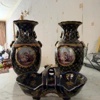 ۲عدد گلدان و شکلات خوری