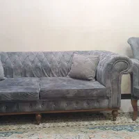 مبل راحتی هشت نفره در حد نو با عسلی میز جلو مبلی