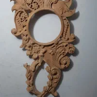 ساعت دیواری و قاب آیینه و کنسول