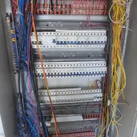 نیازمند نیرو برقکار ساختمان