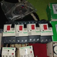 لوازم برق صنعتی اینورتر کنتاکتور رله کلید حرارتی|ماشین‌آلات صنعتی|هشتگرد, هشتگرد قدیم|دیوار