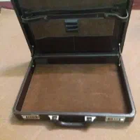 یک عددکیف سامسونت مشکی ویک ساعت مچی CRLENT قدیمی|کیف، کفش، کمربند|شیراز, نصر|دیوار