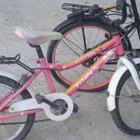 3عدد دوچرخه|دوچرخه، اسکیت، اسکوتر|ایوان, |دیوار